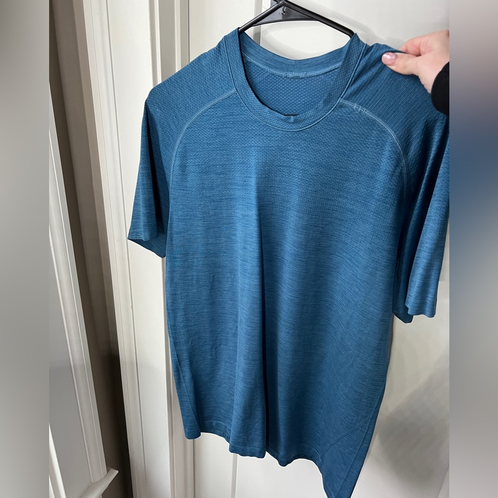 Lululemon Mens Metal Vent tech short sleeve shirt Medium in blue